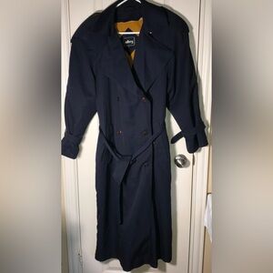 Nordstrom’s Gallery Lined Trench Coat Vintage, Size 8, Like New, mostly stored